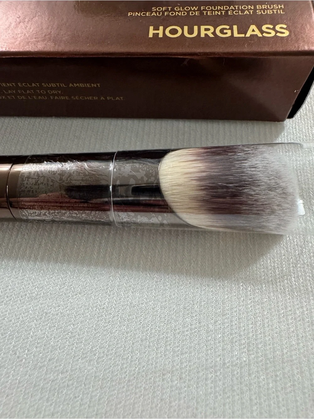 Hourglass Ambient Soft Glow Foundation Brush